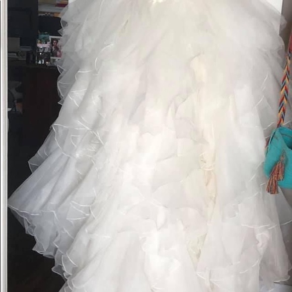 Oleg Cassini Wedding dress - Picture 2 of 10